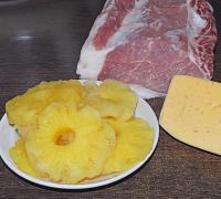 Отбивные из свинины с ананасами и сыром в духовке